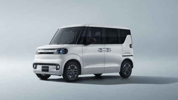 Шестиколёсный Lexus, безумный Infiniti и&nbsp;виртуальный Ferrari: главные автоновинки недели