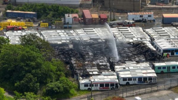 Почему горят электромобили: причины пожаров и&nbsp;их&nbsp;последствия