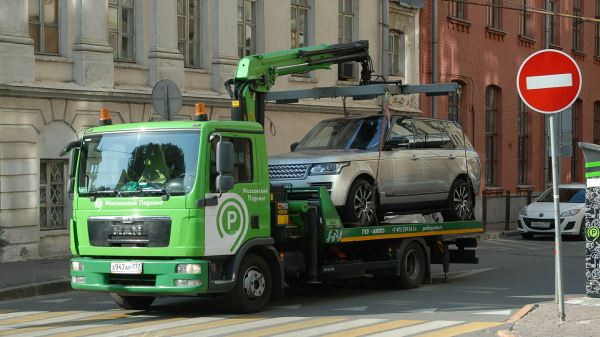 Уход Geely Coolray из&nbsp;России, рекорд продаж из-за утильсбора и&nbsp;тревожный прогноз ГИБДД на&nbsp;зиму. Итоги недели