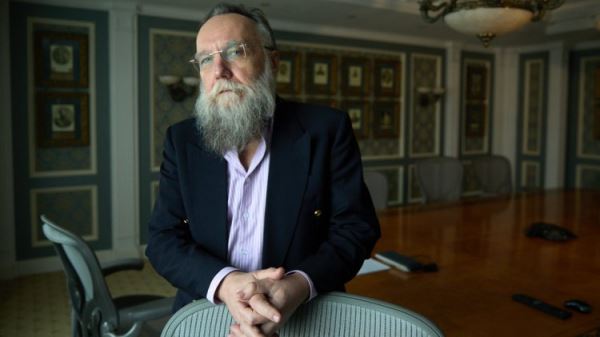 Человеческий интеллект тоже во многом искусственный. Интервью с Александром Дугиным