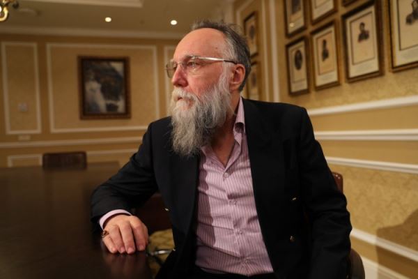 Человеческий интеллект тоже во многом искусственный. Интервью с Александром Дугиным