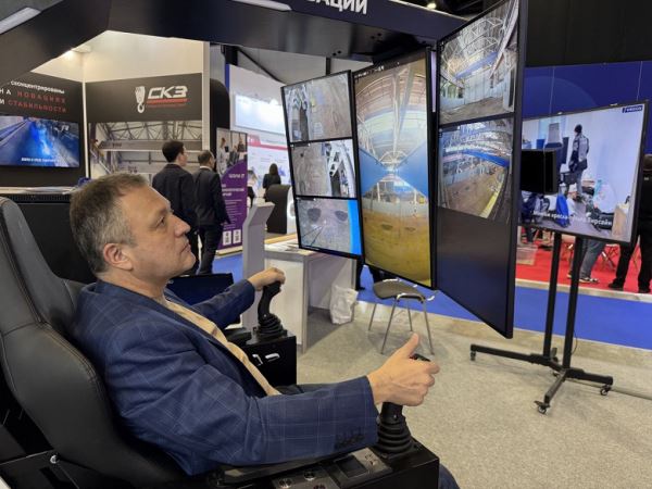 Симуляторы отдыхают: в России представили уникальный киберкран, которым можно управлять за 1000 км