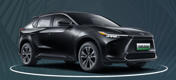 В Россию едет партия кроссоверов Toyota bZ4X 2025: три комплектации и полный привод в топе &mdash; от 4,99 млн рублей