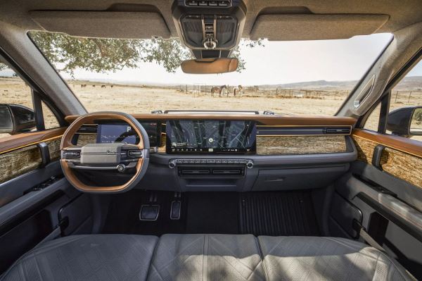 Такими будут хардкорные внедорожники от Volkswagen и Rivian: Scout Motors раскрыла финальный дизайн своих машин