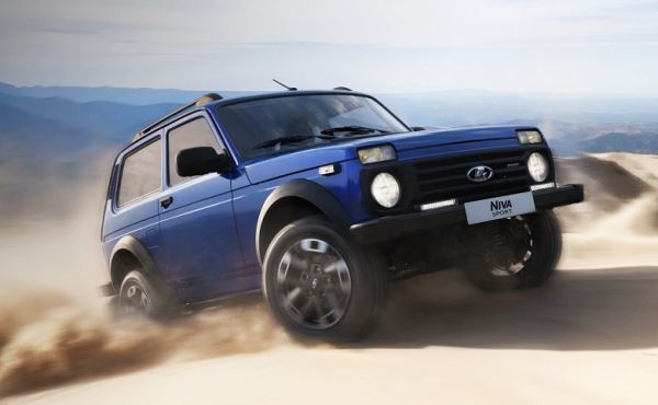 Новая Lada Niva Sport за 1,7 млн рублей на выставке оказалась ржавой и с утечкой масла