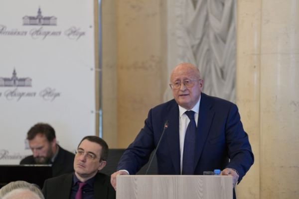 Искусственный интеллект в науке, индустрии и госуправлении. На Президиуме РАН обсудили вызовы внедрения ИИ и пути их решения