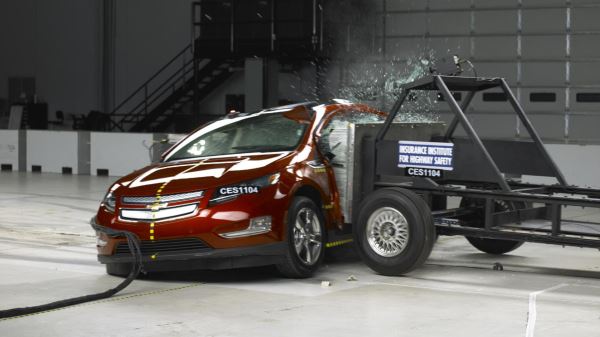 Почему горят электромобили: причины пожаров и&nbsp;их&nbsp;последствия