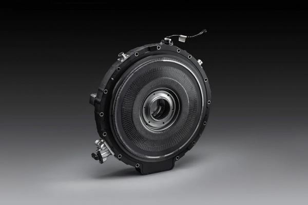 Porsche разрабатывает гибрид с осевым мотором Yasa прямо внутри маховика: до 900 л.с. под капотом