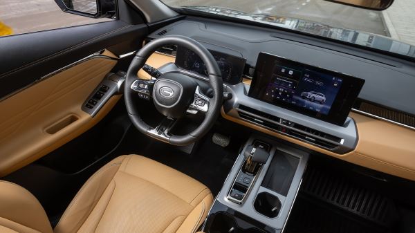 Прагматик против техногика: сравнительный тест-драйв GAC GS4 и&nbsp;Geely Atlas