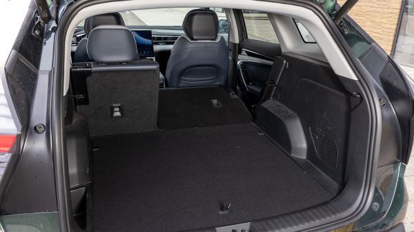 Прагматик против техногика: сравнительный тест-драйв GAC GS4 и&nbsp;Geely Atlas