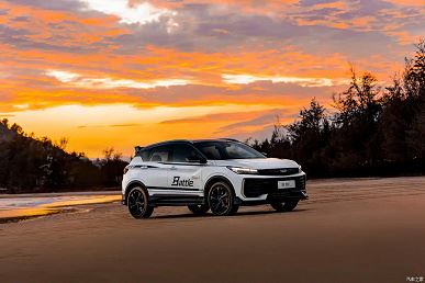 Geely Coolray, готовый к битве, всего за 87,8 тыс. юаней (1 млн рублей). Представлен Geely Coolray L Battle Edition с большим антикрылом и салоном из алькантары