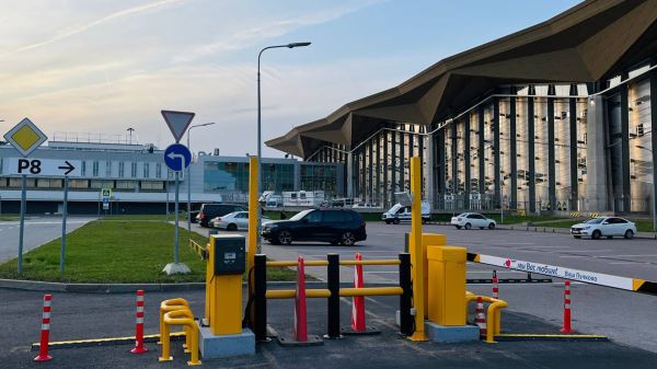 Парковки аэропорта Пулково в&nbsp;СПб: принцип действия, стоимость, штрафы, и&nbsp;можно ли&nbsp;поставить автомобиль рядом бесплатно