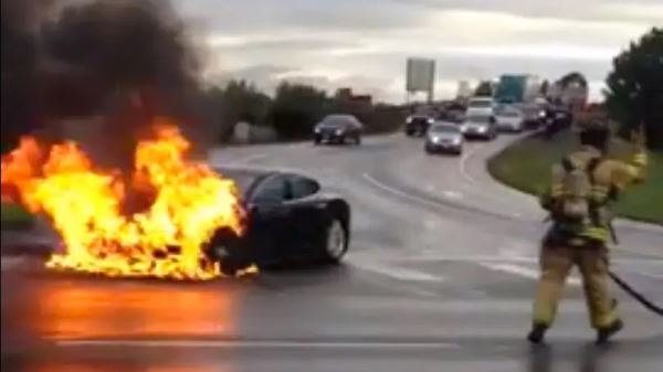 Почему горят электромобили: причины пожаров и&nbsp;их&nbsp;последствия
