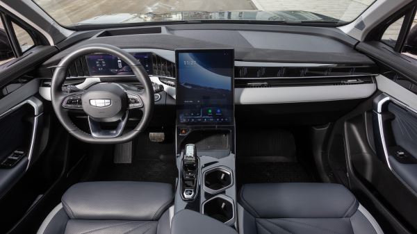 Прагматик против техногика: сравнительный тест-драйв GAC GS4 и&nbsp;Geely Atlas