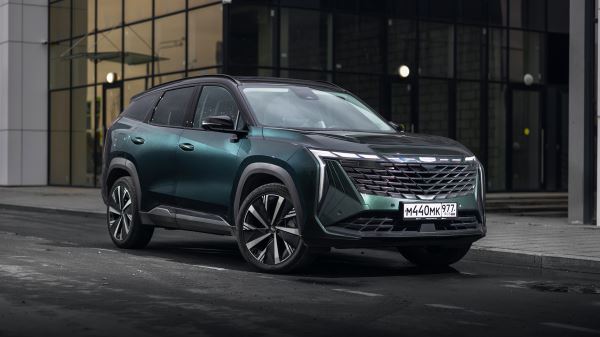 Прагматик против техногика: сравнительный тест-драйв GAC GS4 и&nbsp;Geely Atlas