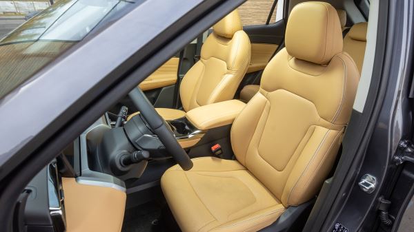 Прагматик против техногика: сравнительный тест-драйв GAC GS4 и&nbsp;Geely Atlas