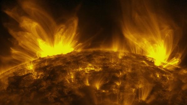 На видимой части Солнце появились два новых активных гиганта