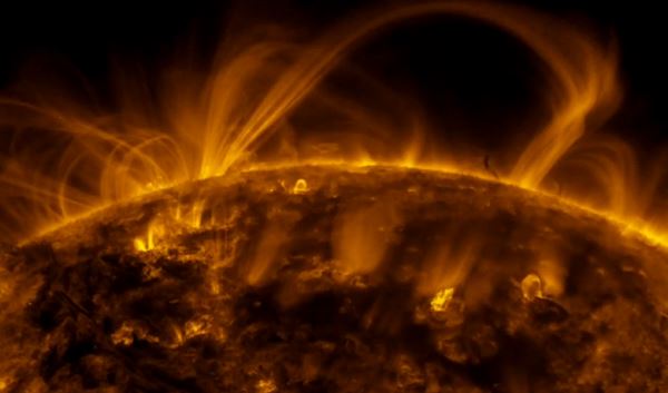 За последние сутки потоки рентгеновского излучения выросли почти в пять раз: на Солнце ожидается резкое усиление вспышечной активности