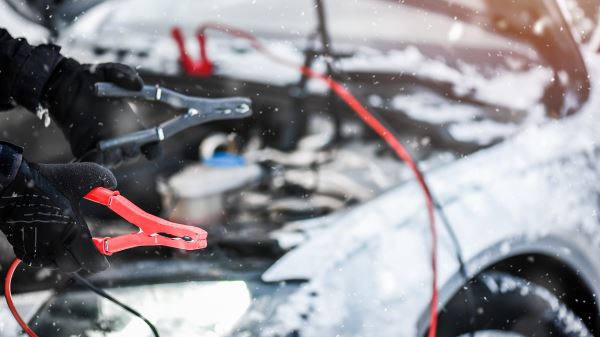 Как завести автомобиль, если сел аккумулятор: три проверенных способа