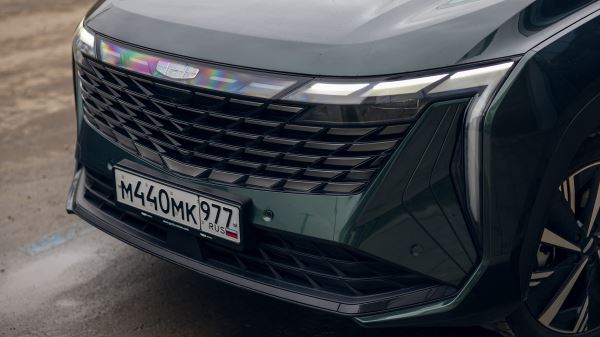 Прагматик против техногика: сравнительный тест-драйв GAC GS4 и&nbsp;Geely Atlas