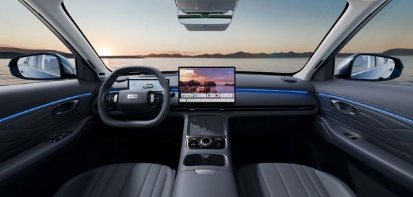 В России гибридный кроссовер Geely стоит 3,32 млн рублей, а в Китае обновленную машину продают за 1,1 млн рублей. Стартовали продажи Geely Galaxy Starship 7 EM-i 2026