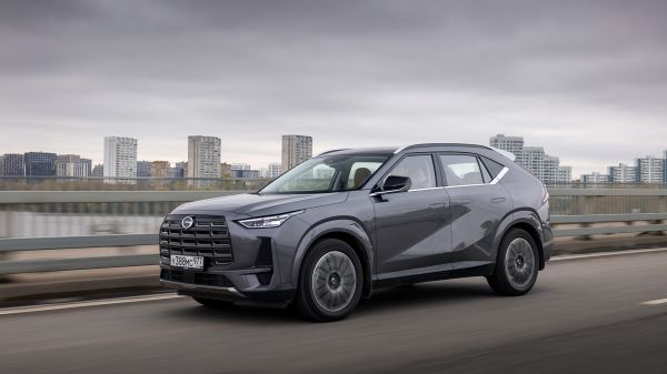 Прагматик против техногика: сравнительный тест-драйв GAC GS4 и&nbsp;Geely Atlas