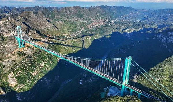 625 метров: в Китае открылся самый высокий в мире мост