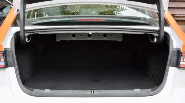 Geely Preface против Chery Arrizo 8:&nbsp;сравнительный тест-драйв популярных седанов