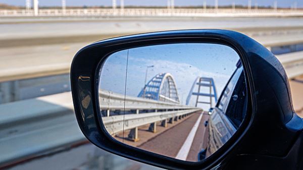 Отсрочка утильсбора, запрет электрокаров на&nbsp;Крымском мосту и&nbsp;штрафы за&nbsp;госномер. Итоги недели