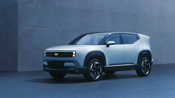 Шестиколёсный Lexus, безумный Infiniti и&nbsp;виртуальный Ferrari: главные автоновинки недели