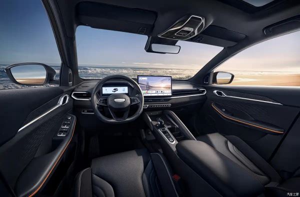 Geely Coolray, готовый к битве, всего за 87,8 тыс. юаней (1 млн рублей). Представлен Geely Coolray L Battle Edition с большим антикрылом и салоном из алькантары