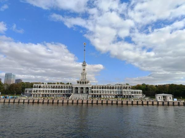 Более 150 ученых из разных стран приняли участие в симпозиуме &laquo;Актуальные проблемы физики нелинейных волн&raquo;