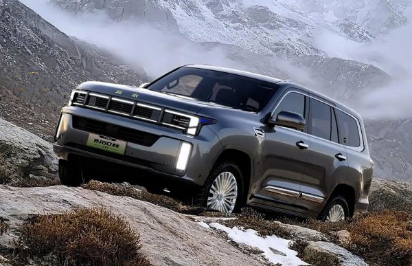 Китайская замена Land Cruiser получила уникальное оснащение. Представлен BAIC BJ60 Executive: 548 л.с., полный привод, спутниковая связь и кислородный генератор