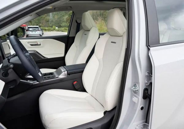 В Китае представлен новый Toyota Wildlander — клон новейшего Toyota RAV4 за 170 тыс. юаней (1,9 млн рублей) с русифицированной медиасистемой