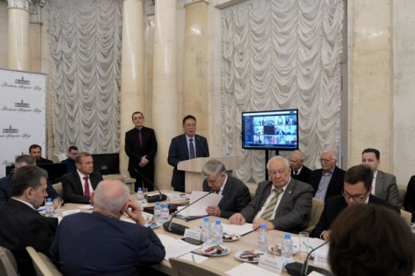 Искусственный интеллект в науке, индустрии и госуправлении. На Президиуме РАН обсудили вызовы внедрения ИИ и пути их решения