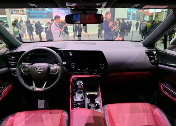 Представлен лимитированный Lexus NX Aurora Edition за 310 тыс. юаней (3,5 млн рублей)