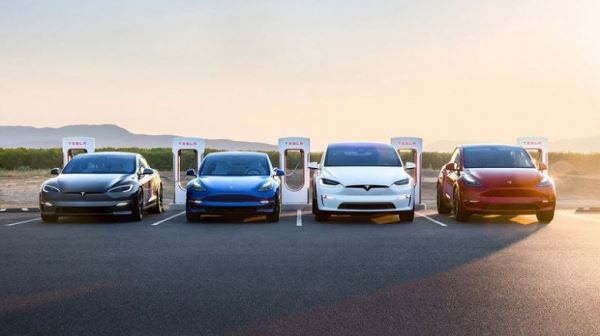 Tesla наконец-то надумала внедрить поддержку Apple CarPlay в свои автомобили