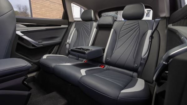 Прагматик против техногика: сравнительный тест-драйв GAC GS4 и&nbsp;Geely Atlas