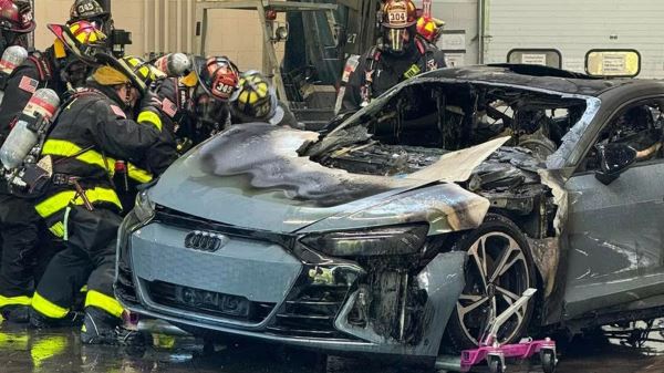 Почему горят электромобили: причины пожаров и&nbsp;их&nbsp;последствия