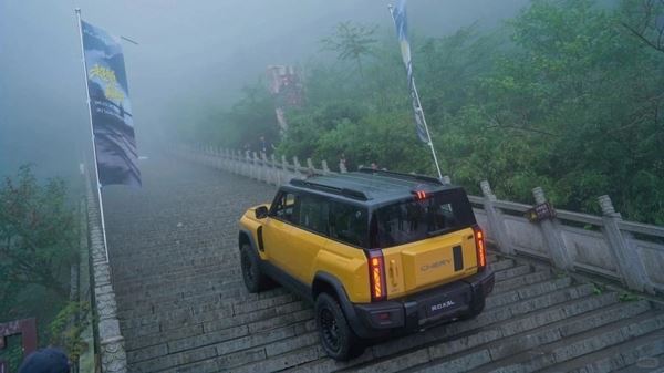 Штрафы в&nbsp;500 тыс. рублей, рекордные цены на&nbsp;авто, обход утильсбора и&nbsp;намёк на&nbsp;возрождение &laquo;Волги&raquo;. Итоги недели