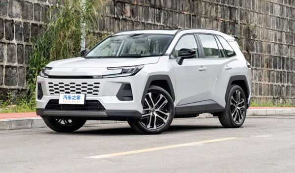 В Китае представлен новый Toyota Wildlander — клон новейшего Toyota RAV4 за 170 тыс. юаней (1,9 млн рублей) с русифицированной медиасистемой