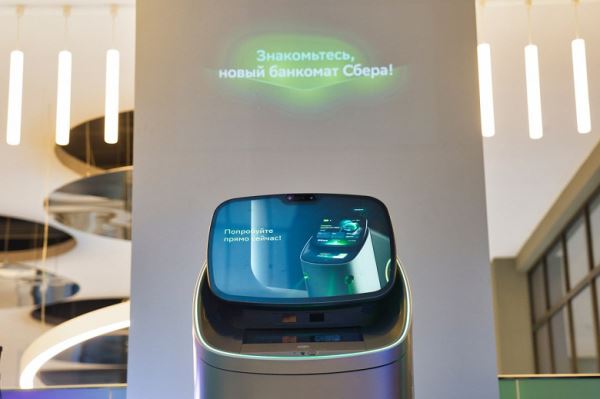 Сбер &laquo;переизобрёл&raquo; банкомат: два экрана, ИИ-помощник GigaChat и здоровье