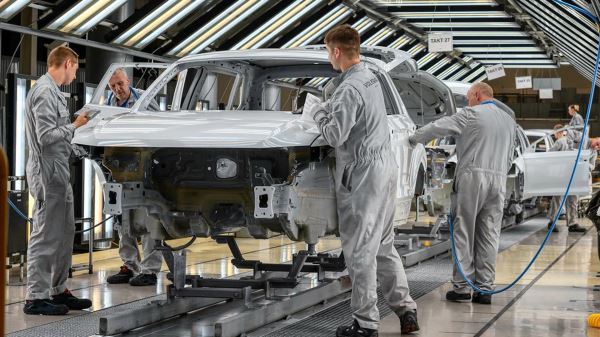 Стало известно, сколько платят на&nbsp;российских автозаводах