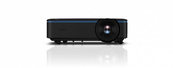 200 дюймов с расстояния несколько сантиметров от стены. BenQ представляет свой самый компактный короткофокусный проектор LU895UST