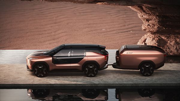 Шестиколёсный Lexus, безумный Infiniti и&nbsp;виртуальный Ferrari: главные автоновинки недели