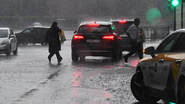 Перегруженные дороги, старые машины и человеческий фактор: названы основные проблемы дорожного движения в России
