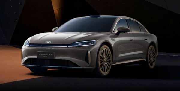 Конкурент Toyota Camry от Chery, только больше, комфортнее, в три раза мощнее, с полным приводом и запасом хода 2500 км: представлен Chery Fulwin A9L Guanghui