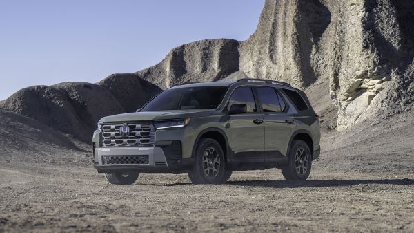 Новый Porsche Cayenne, спорткар Genesis и&nbsp;Range Rover для охотников: главные автоновинки недели