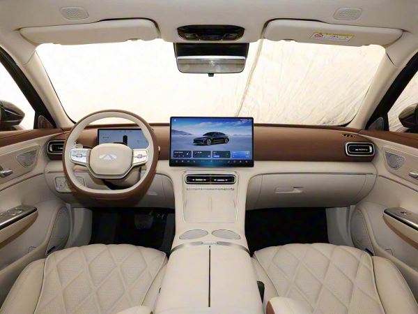 Конкурент Toyota Camry от Chery, только больше, комфортнее, в три раза мощнее, с полным приводом и запасом хода 2500 км: представлен Chery Fulwin A9L Guanghui