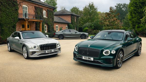 Маленький Land Cruiser, юбилейный Rolls-Royce и&nbsp;уникальный Ferrari: главные автоновинки недели